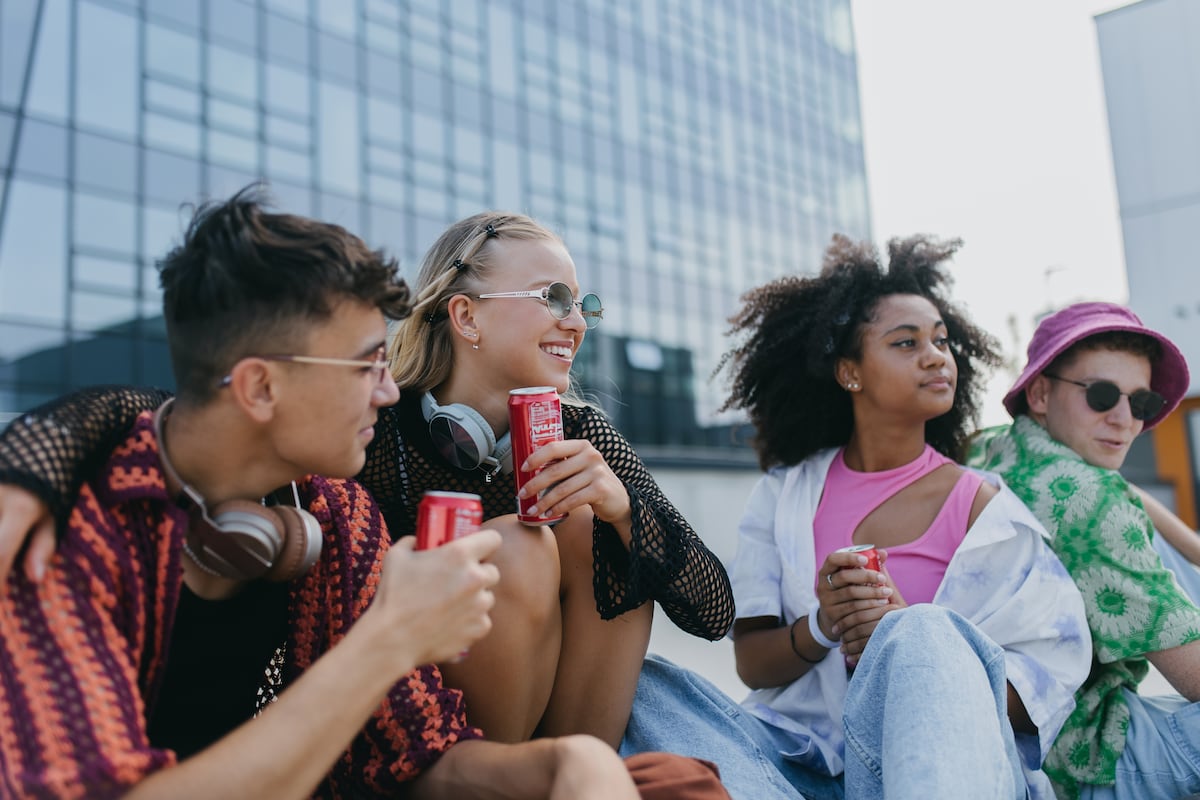 Bebidas energéticas y su impacto en la adolescencia: dependencia, irritabilidad, insomnio o dolores de cabeza |  Noticias |  mamás y papás