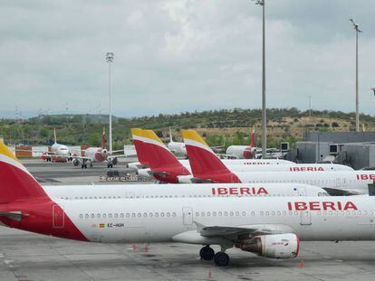 Planes by Spain's flagship carrier Iberia are parked at the Madrid-Barajas Adolfo Suarez Airport in Barajas on April 7, 2020. - Spain's daily coronavirus death rate shot up to 743 after falling for four straight days, lifting the total toll to 13,798, the health ministry said. The number of new infections in the world's second hardest-hit country after Italy also grew at a faster pace, rising 4.1 percent to 140,510, it added. (Photo by JAVIER SORIANO / AFP)