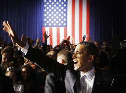 El presidente Barack Obama saluda a sus simpatizantes tras un discurso ayer en Chicago.