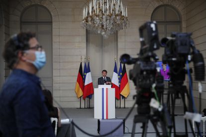 Emmanuel Macron, el lunes durante una conferencia de prensa a distancia con la canciller Angela Merkel.