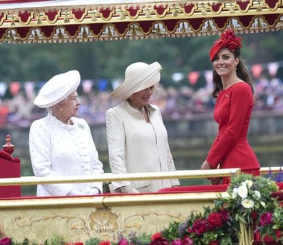 Los eventos de este domingo son el plato fuerte de unas celebraciones en honor de la longeva monarca que concluirán el martes. En la imagen, la reina, Camilla, duquesa de Cornualles, y Catherine, duquesa de Cambridge.