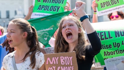 Un grupo de mujeres protesta frente a la sede del Tribunal Supremo de EE UU, en Washington DC, el pasado 13 de junio.