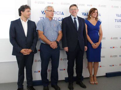 La concejal de Turismo, Sandr&aacute; G&oacute;mez, el presidente de la Generalitat, Ximo Puig, el alcalde de Valencia, Joan Rib&oacute;, y el presidente de la Agencia Valenciana de Turismo.