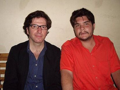 Francisco Larrañaga, junto a Juan Moscoso, diputado del PSOE por Navarra, en una imagen de mayo de 2007.