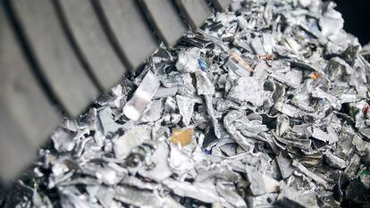 Residuos alumínicos en una planta de reciclaje.