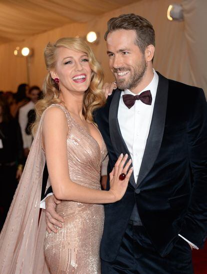 Blake Lively y Ryan Reynolds son los reyes de Hollywood. Derrochan amor y perfección en cada alfombra roja. El romance entre ellos nació en la cinta ‘Linterna Verde’, donde también se enamoraban. Se casaron en 2012 y ahora son padres de dos niñas.