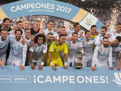 El Real Madrid festeja la Supercopa de Espa&ntilde;a.