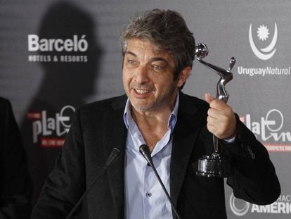 Ricardo Dar&iacute;n con el Premio Platino de Honor, este s&aacute;bado en Punta del Este.