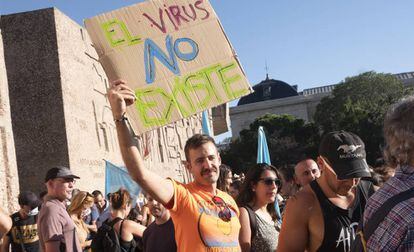 Manifestació a Madrid, aquest agost, de negacionistes del virus covid-19.