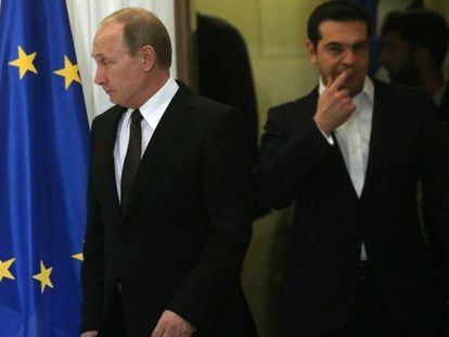 El presidente ruso, Vlad&iacute;mir Putin, y el primer ministro griego, Alexis Tsipras, el viernes en Atenas.