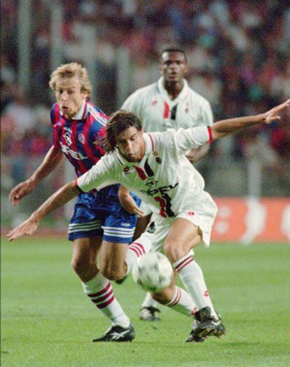Partido de Champions de 1995. Klinsmann (Bayern), persigue a Galli (Milan).