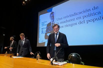 El expresidente del Gobierno Mariano Rajoy en la presentación del libro ‘Política para adultos’, en el Auditorio Abanca, el pasado viernes, en Santiago de Compostela.