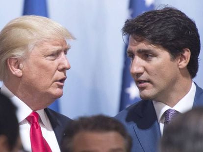 El presidente de Estado Unidos, Donald Trump, y el primer ministro canadiense, Justin Trudeau, durante la reuni&oacute;n del G20 en Hamburgo.