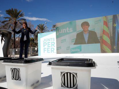 Acto electoral de JxCat, con las intervenciones de la candidata a la presidencia de la Generalitat, Laura Borràs, y Carles Puigdemont, desde Bruselas.