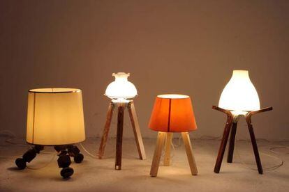 Diseños de lámpara realizados por personas sin hogar.