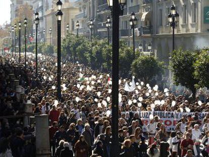 Las manifestaciones en Sevilla, Granada, Málaga y Huelva protestan por los ajustes