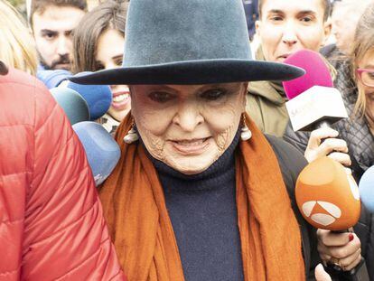 Lucía Bosé a su salida de un juicio, en Madrid, el pasado noviembre. 