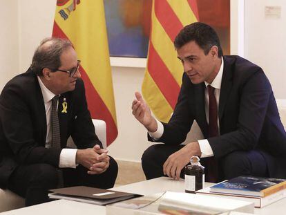 El presidente del Gobierno, Pedro Sánchez y el presidente de la Generalitat catalana, Quim Torra, en el Palacio de La Moncloa.
