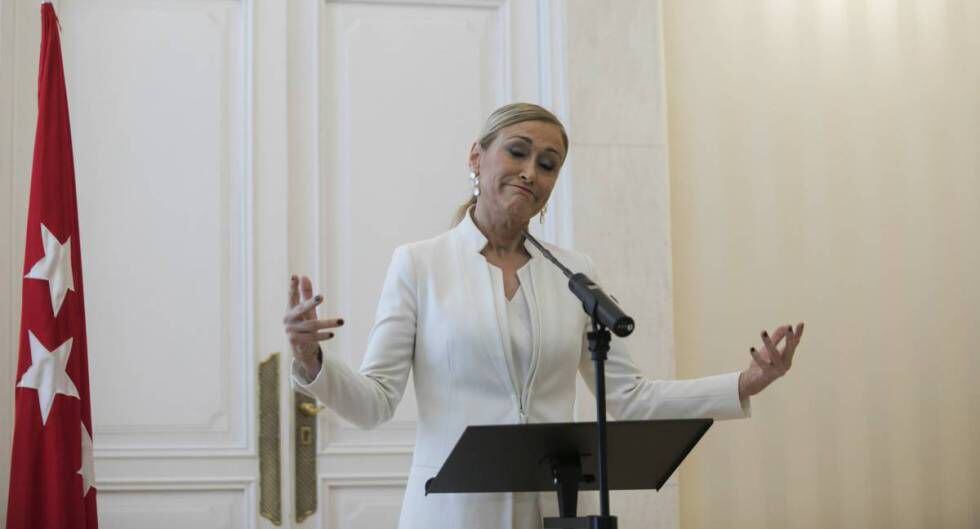 Cristina Cifuentes anuncia su dimisión, en mayo.