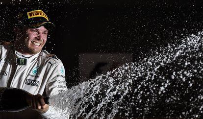 Rosberg celebra una victoria en Singapur, este año.