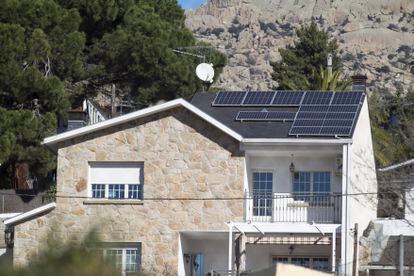 A single-family home in Madrid with solar panels, this Tuesday. 