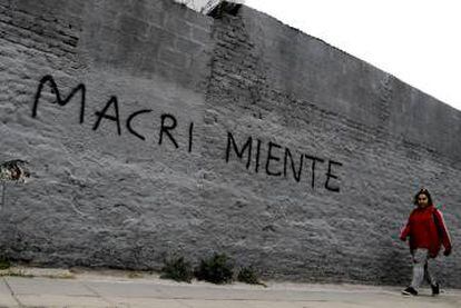 Graffiti contra Macri en una calle de Buenos Aires.