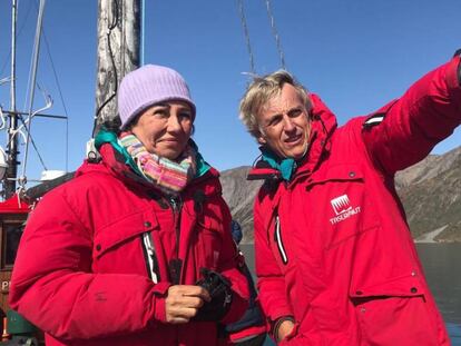 Ana Botín, presidenta de Banco Santander, con el presentador Jesús Calleja, durante un viaje a Groenlandia.