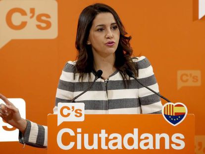Inés Arrimadas, líder de Ciudadanos, durante la rueda de prensa.