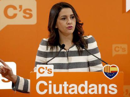 Inés Arrimadas, líder de Ciudadanos, durante la rueda de prensa.