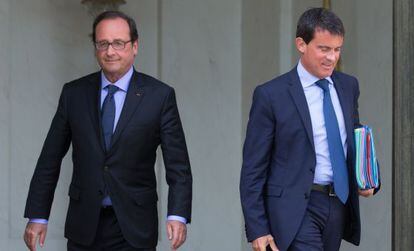 Hollande, junto al primer ministro, Manuel Valls, este mi&eacute;rcoles.