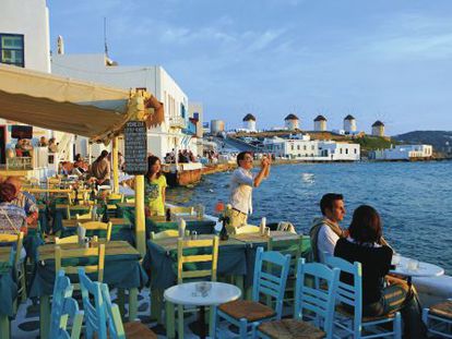 Restaurante con vistas al mar en Mikonos.