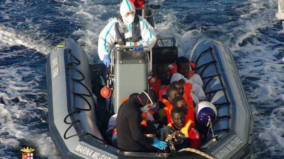 Rescate de inmigrantes en el mar Mediterráneo