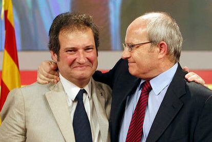 Jordi Hereu, alcalde saliente de Barcelona, y José Montilla, expresidente de la Generalitat, durante la noche electoral del pasado 22 de mayo.