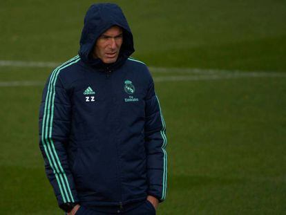 Zidane, en el entrenamiento este martes en Valdebebas. En vídeo, sus declaraciones en rueda de prensa.