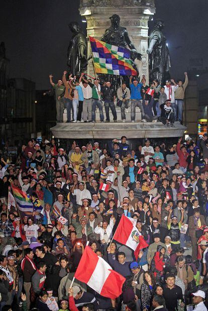 Partidarios de Humala celebran la victoria en Lima.