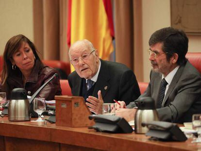 Alicia Sánchez, Jose Manuel Romay Beccaría y José Enrique Serrano, en el Congreso de los Diputados.