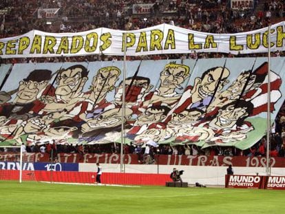 Pancarta del Frente Atl&eacute;tico en el Calder&oacute;n.