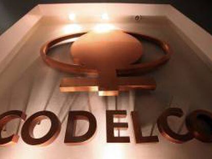 Vista del logotipo de la empresa Codelco (Corporación del Cobre) en su sede de Santiago (Chile). EFE/Archivo