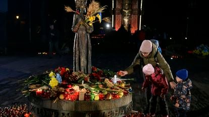 Ceremonia en 2021 en el monumento que conmemora el Holodomor, la hambruna provocada por Stalin entre 1932 y 1933.