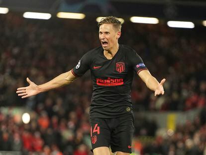 Marcos Llorente celebra su segundo gol al Liverpool.