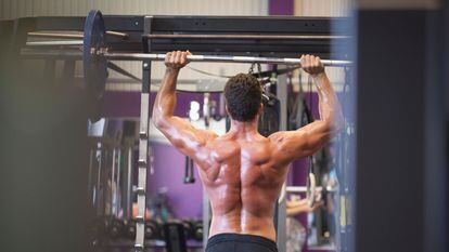 Man training in gym - Fotografía de stock. Getty Images/Johner RF Johner Images
