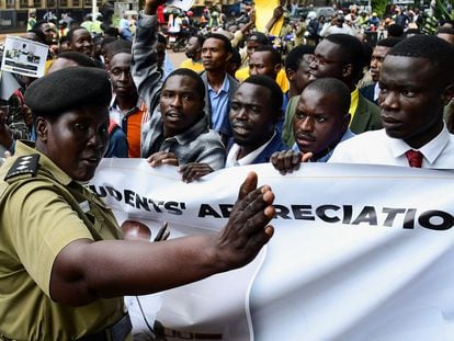 Manifestación a favor de la firma de la ley anti LGTB en Uganda, este miércoles en Kampala.