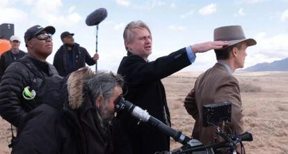 Christopher Nolan, en el rodaje de 'Oppenheimer'.