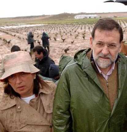 Mar&iacute;a Luisa Soriano, consejera de Agricultura de Castilla-La Mancha, y Mariano Rajoy, en una foto de 2007. 
