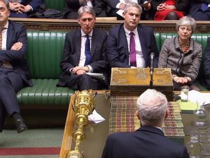 Las causas detrás del bloqueo en el Parlamento y la guerra interna en el Gobierno de May