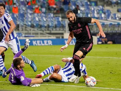 Benzema, en una oportunidad ante Remiro el pasado domingo.