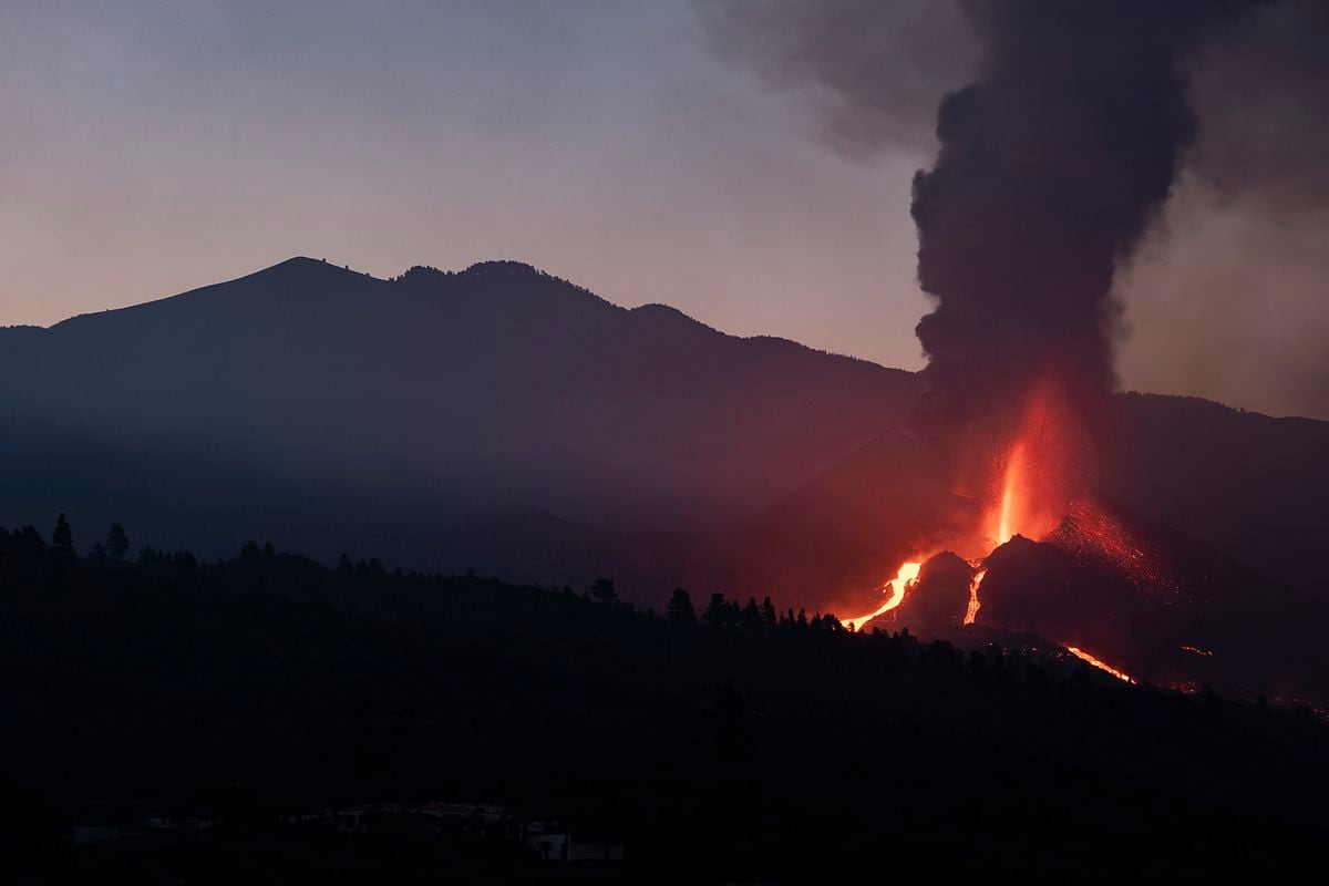 Varios derrumbes en la cara norte del volcán de La Palma aceleran el flujo de las coladas 