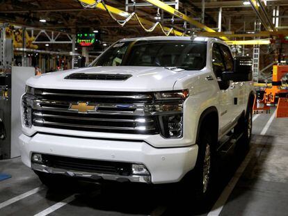 Un coche de la marca Chevrolet, firma que pertenece a General Motors.