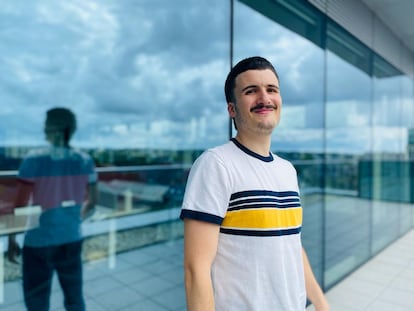 Alejandro Muñoz Aguadero cree que "la situación es dura": "En el mes del Orgullo pasan cosas chungas al colectivo", dice desde Cork, donde lleva un año y medio residiendo.