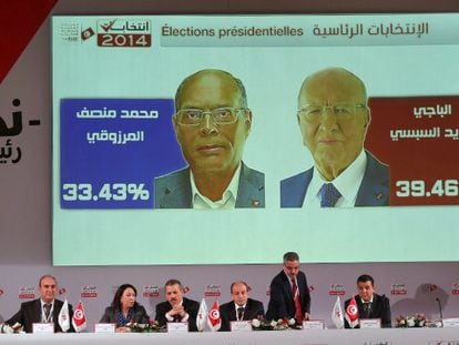 En la foto (Efe), la Comisión electoral el 25 de noviembre | Vídeo: Reuters